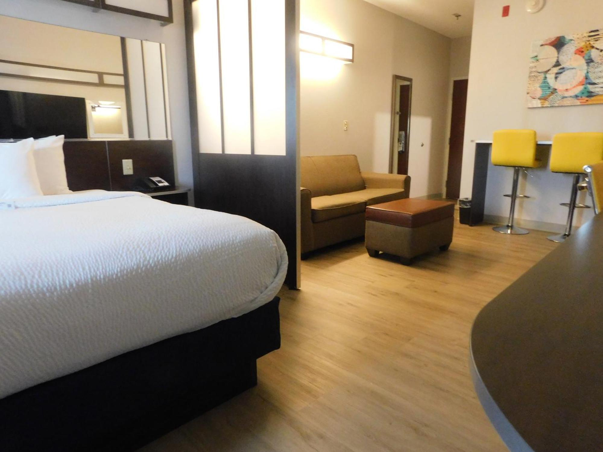Microtel Inn & Suites By Wyndham Wheeling At The Highlands Triadelphia Extérieur photo