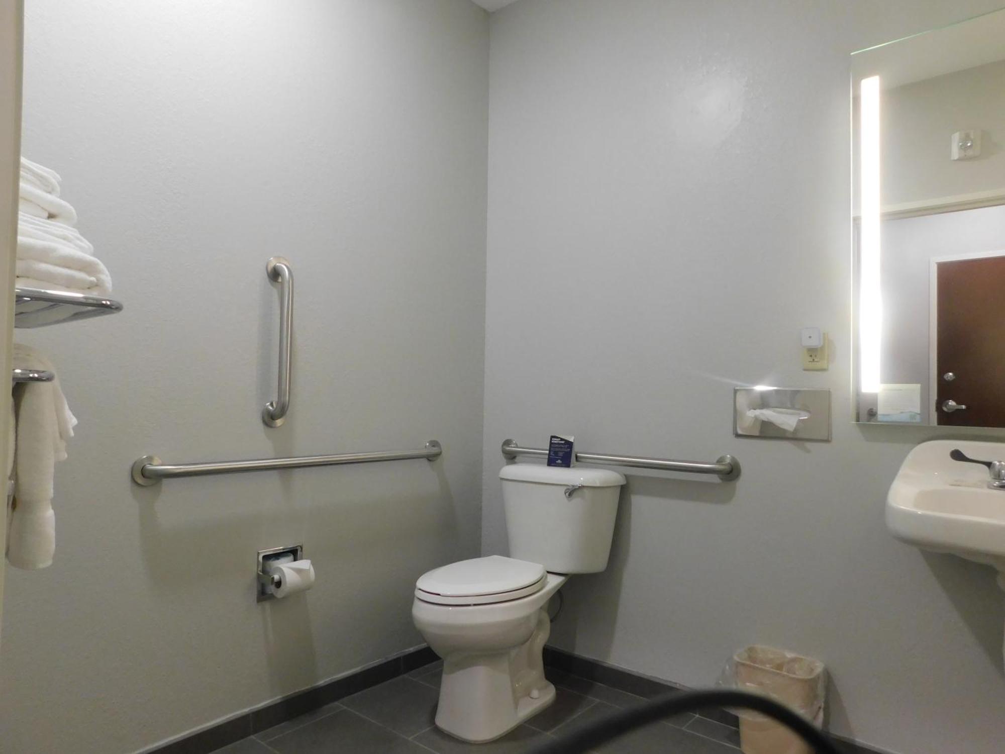Microtel Inn & Suites By Wyndham Wheeling At The Highlands Triadelphia Extérieur photo