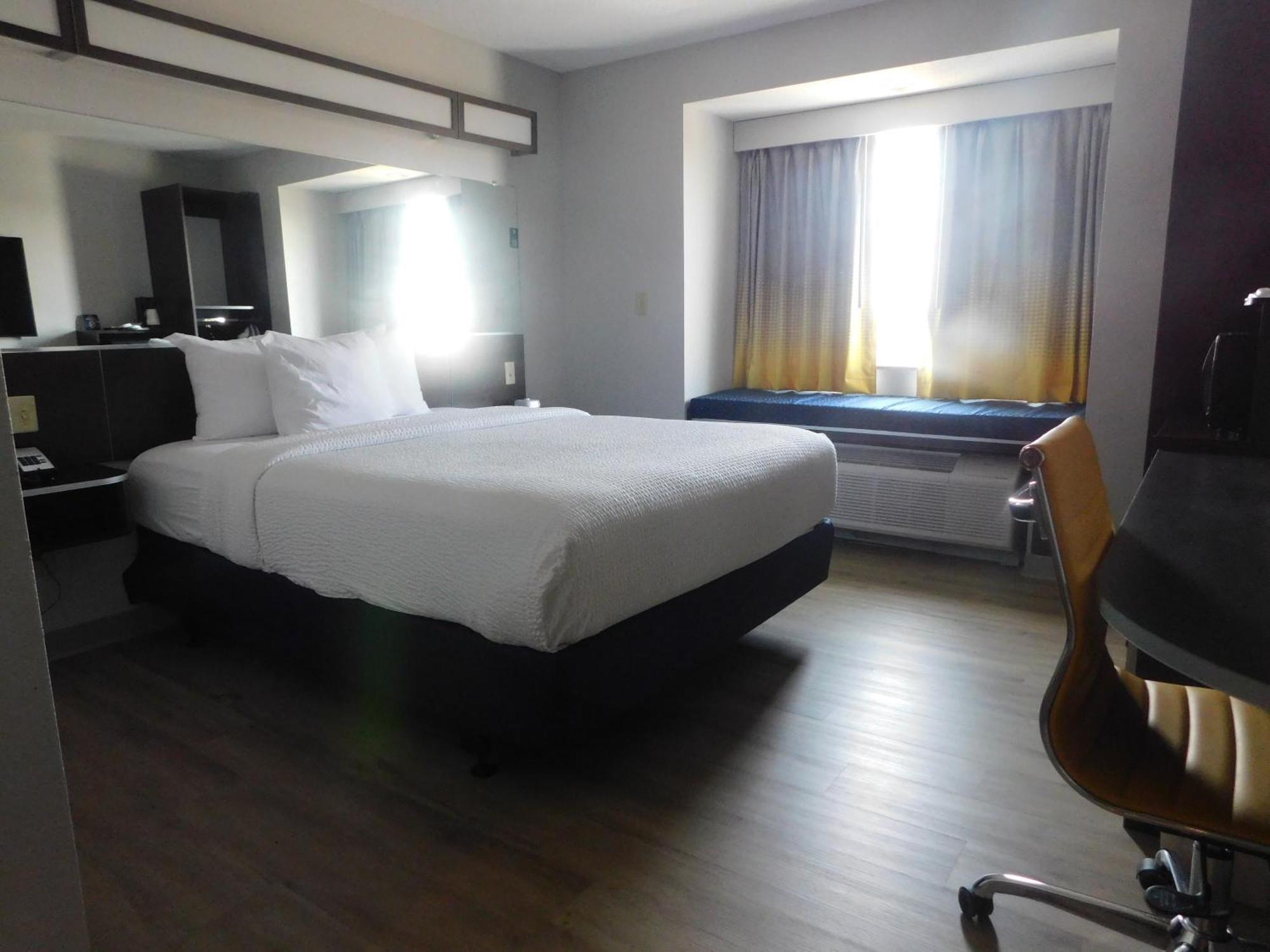 Microtel Inn & Suites By Wyndham Wheeling At The Highlands Triadelphia Extérieur photo