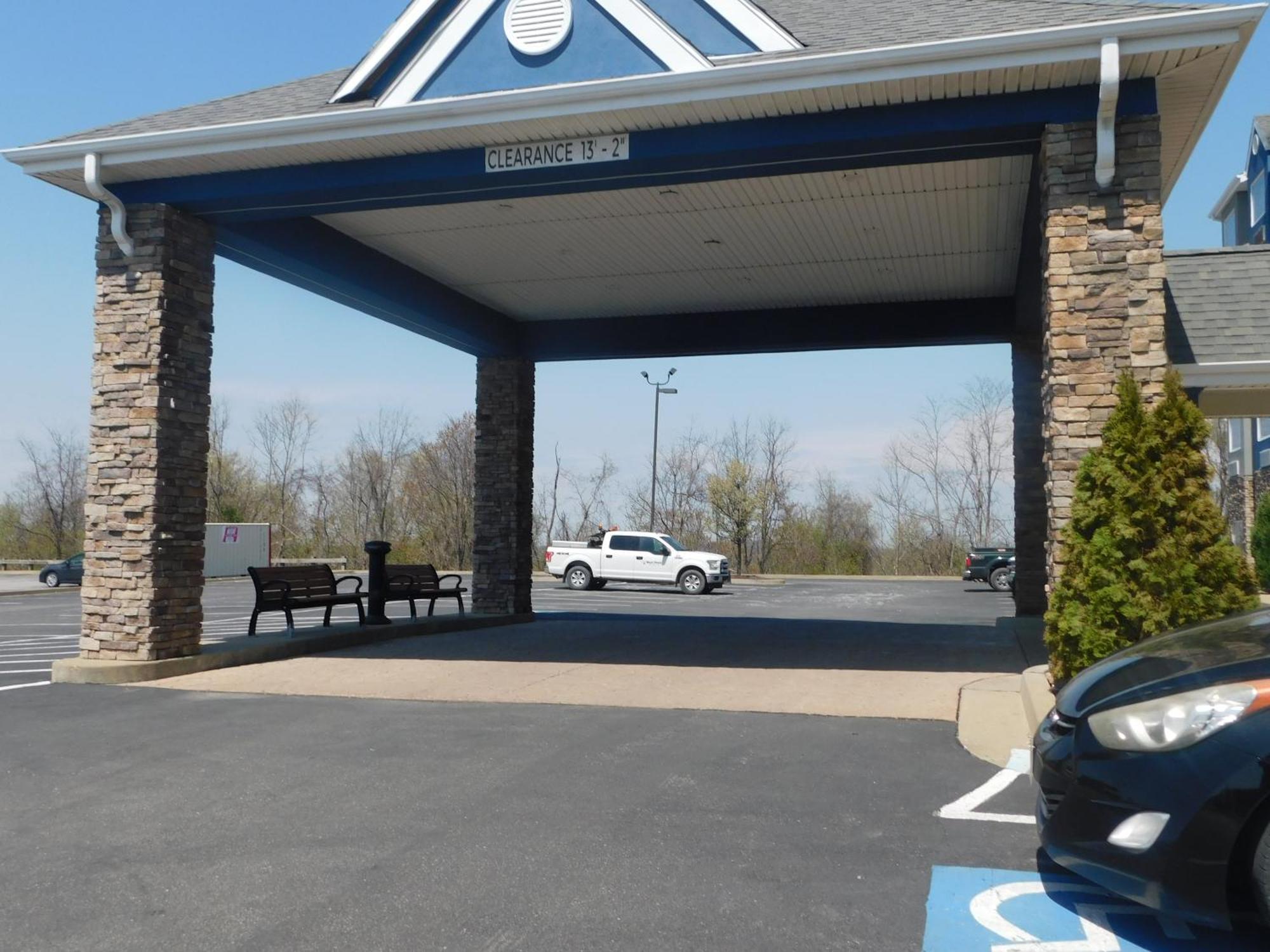 Microtel Inn & Suites By Wyndham Wheeling At The Highlands Triadelphia Extérieur photo