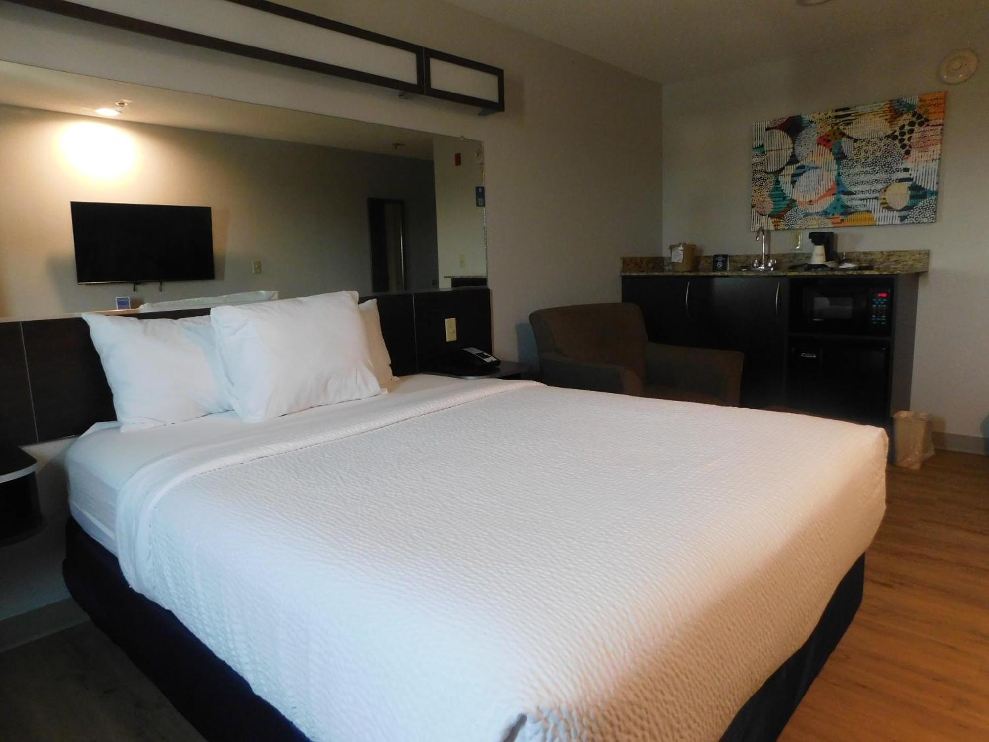 Microtel Inn & Suites By Wyndham Wheeling At The Highlands Triadelphia Extérieur photo
