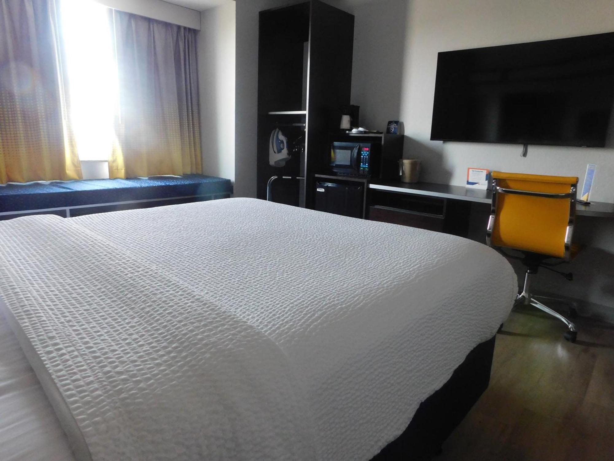 Microtel Inn & Suites By Wyndham Wheeling At The Highlands Triadelphia Extérieur photo