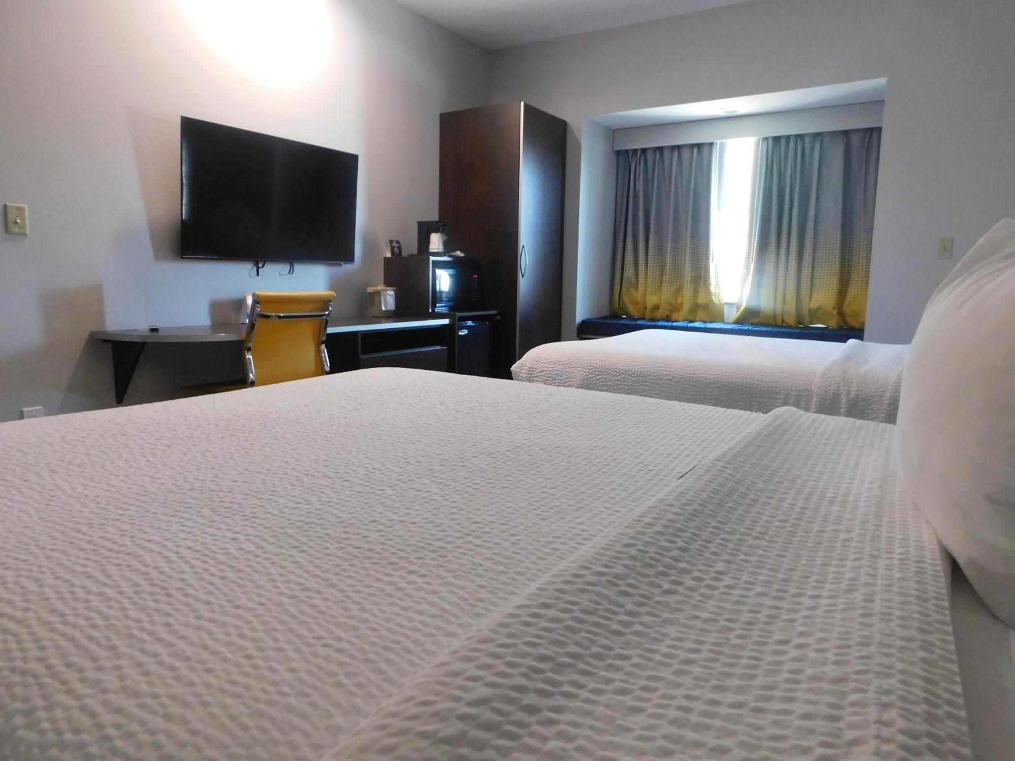 Microtel Inn & Suites By Wyndham Wheeling At The Highlands Triadelphia Extérieur photo