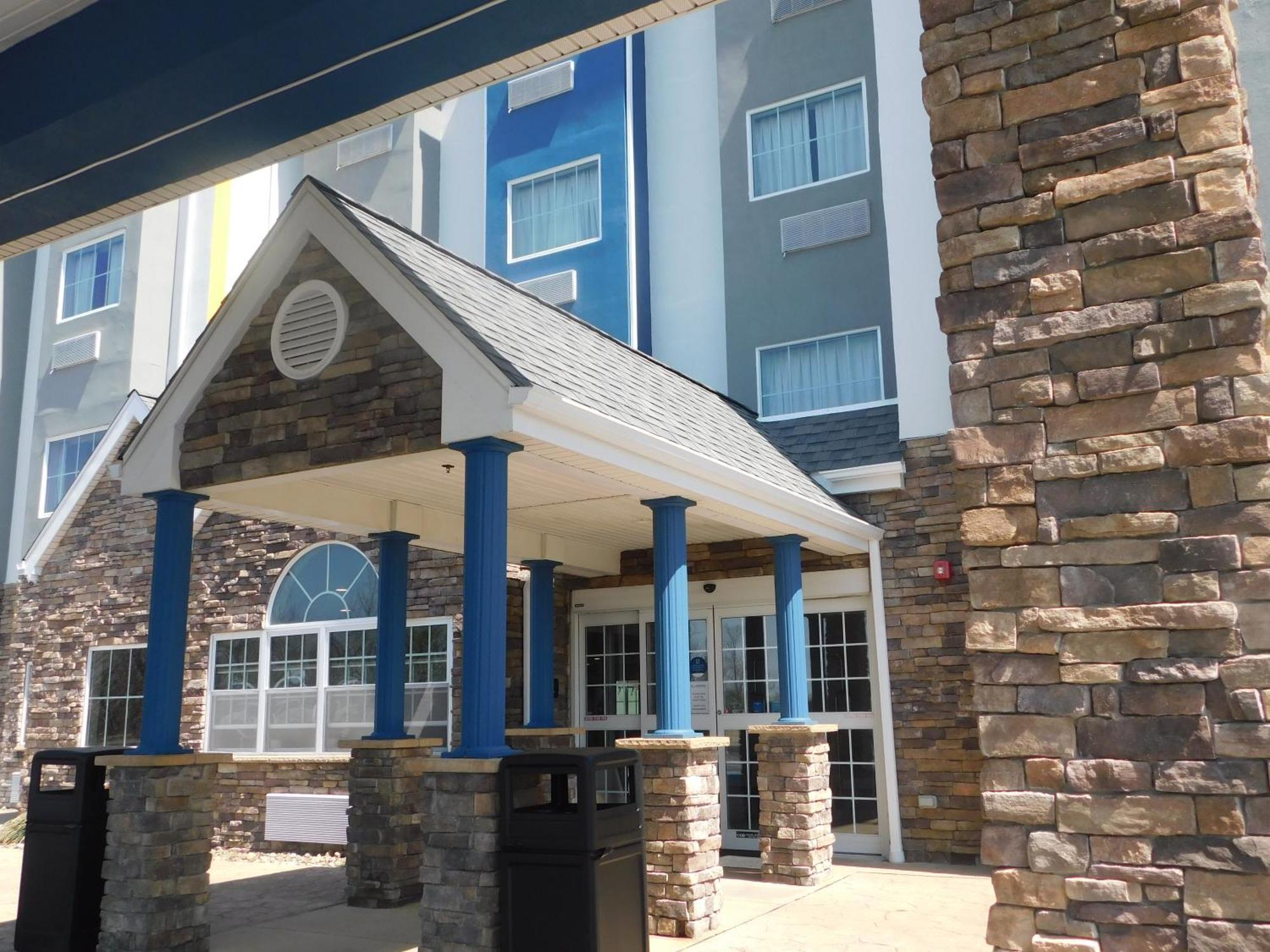 Microtel Inn & Suites By Wyndham Wheeling At The Highlands Triadelphia Extérieur photo