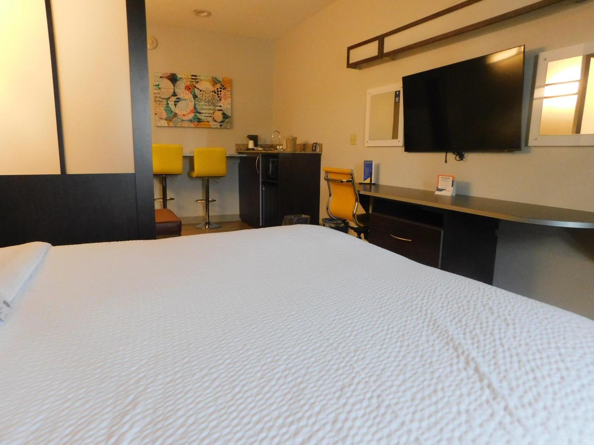 Microtel Inn & Suites By Wyndham Wheeling At The Highlands Triadelphia Extérieur photo
