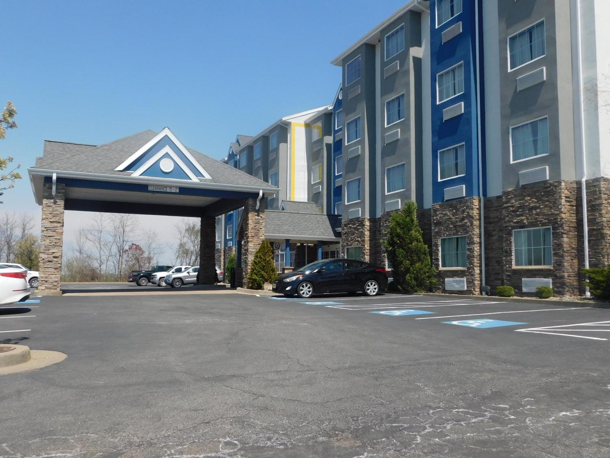 Microtel Inn & Suites By Wyndham Wheeling At The Highlands Triadelphia Extérieur photo