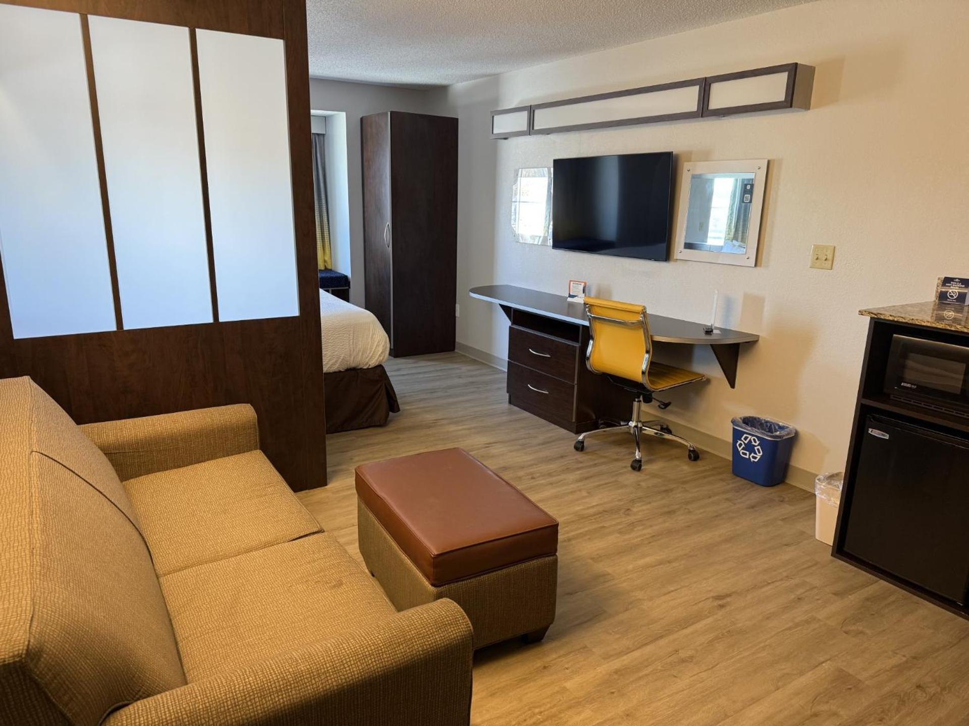 Microtel Inn & Suites By Wyndham Wheeling At The Highlands Triadelphia Extérieur photo