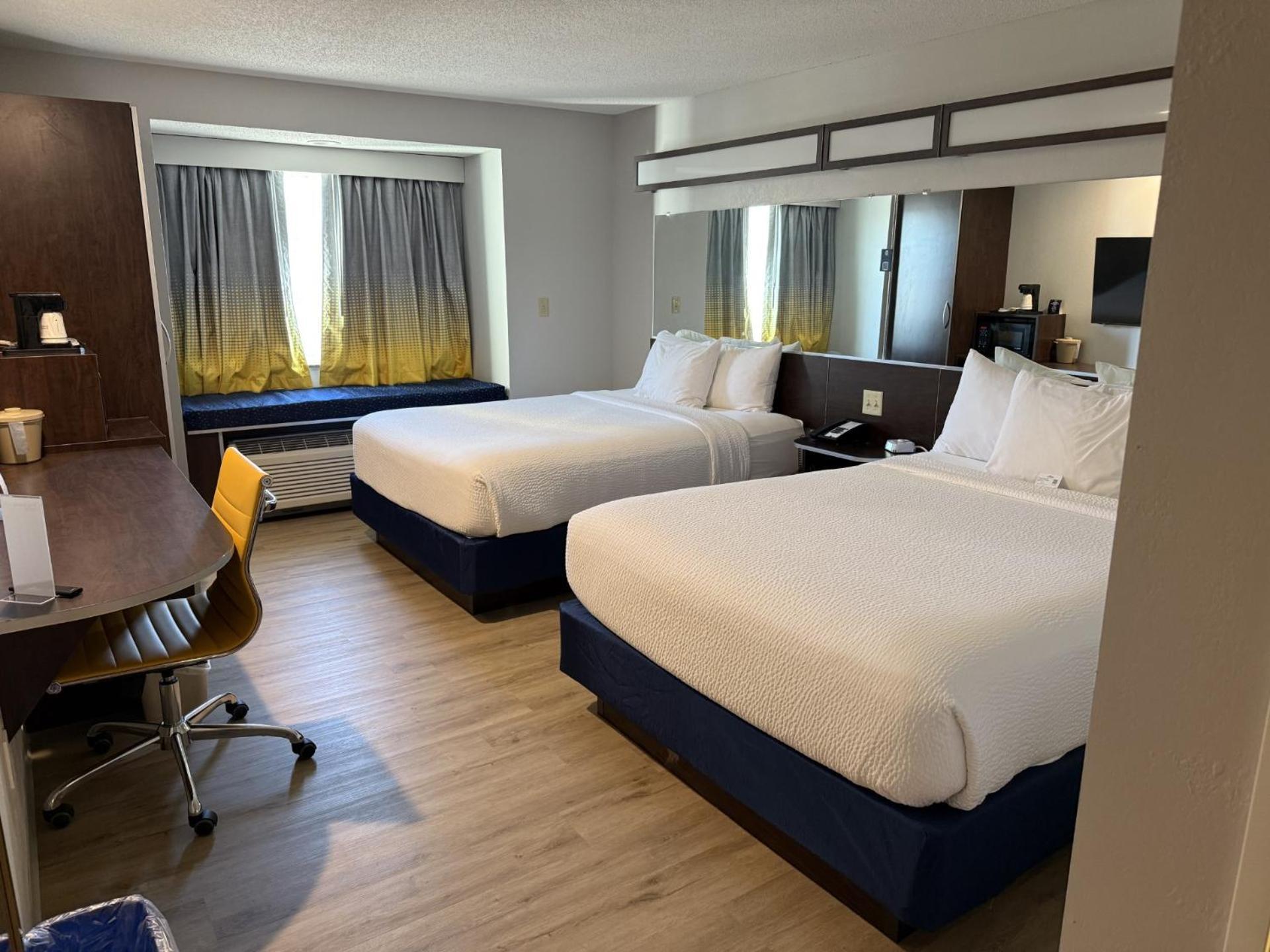 Microtel Inn & Suites By Wyndham Wheeling At The Highlands Triadelphia Extérieur photo