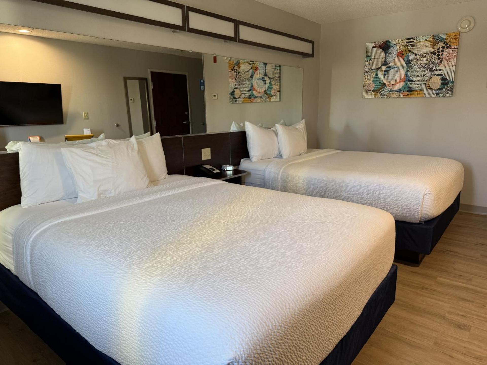 Microtel Inn & Suites By Wyndham Wheeling At The Highlands Triadelphia Extérieur photo