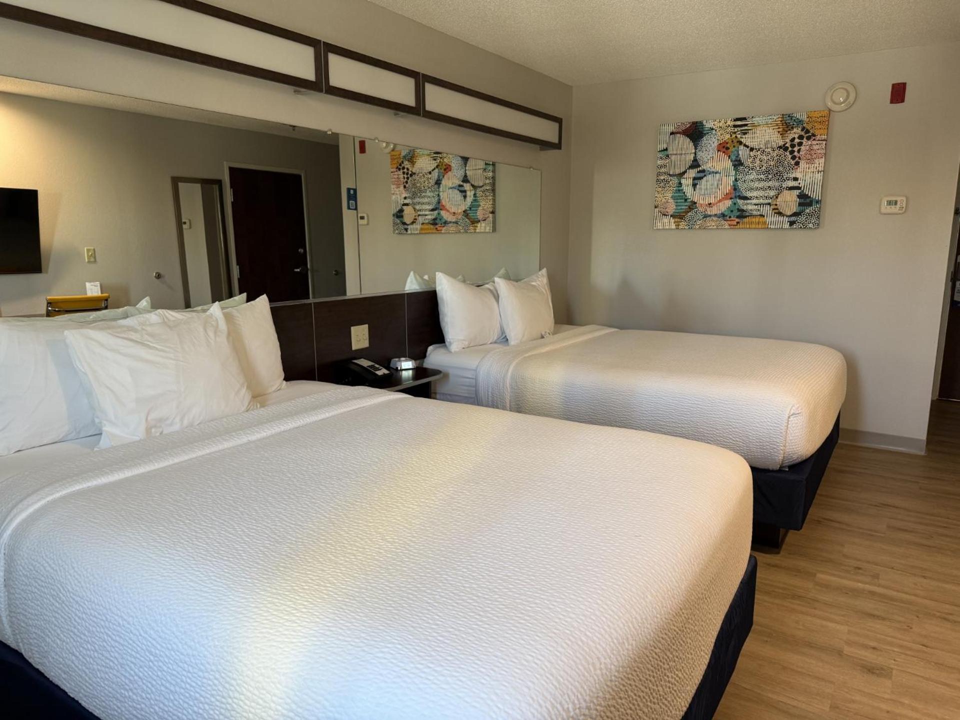 Microtel Inn & Suites By Wyndham Wheeling At The Highlands Triadelphia Extérieur photo