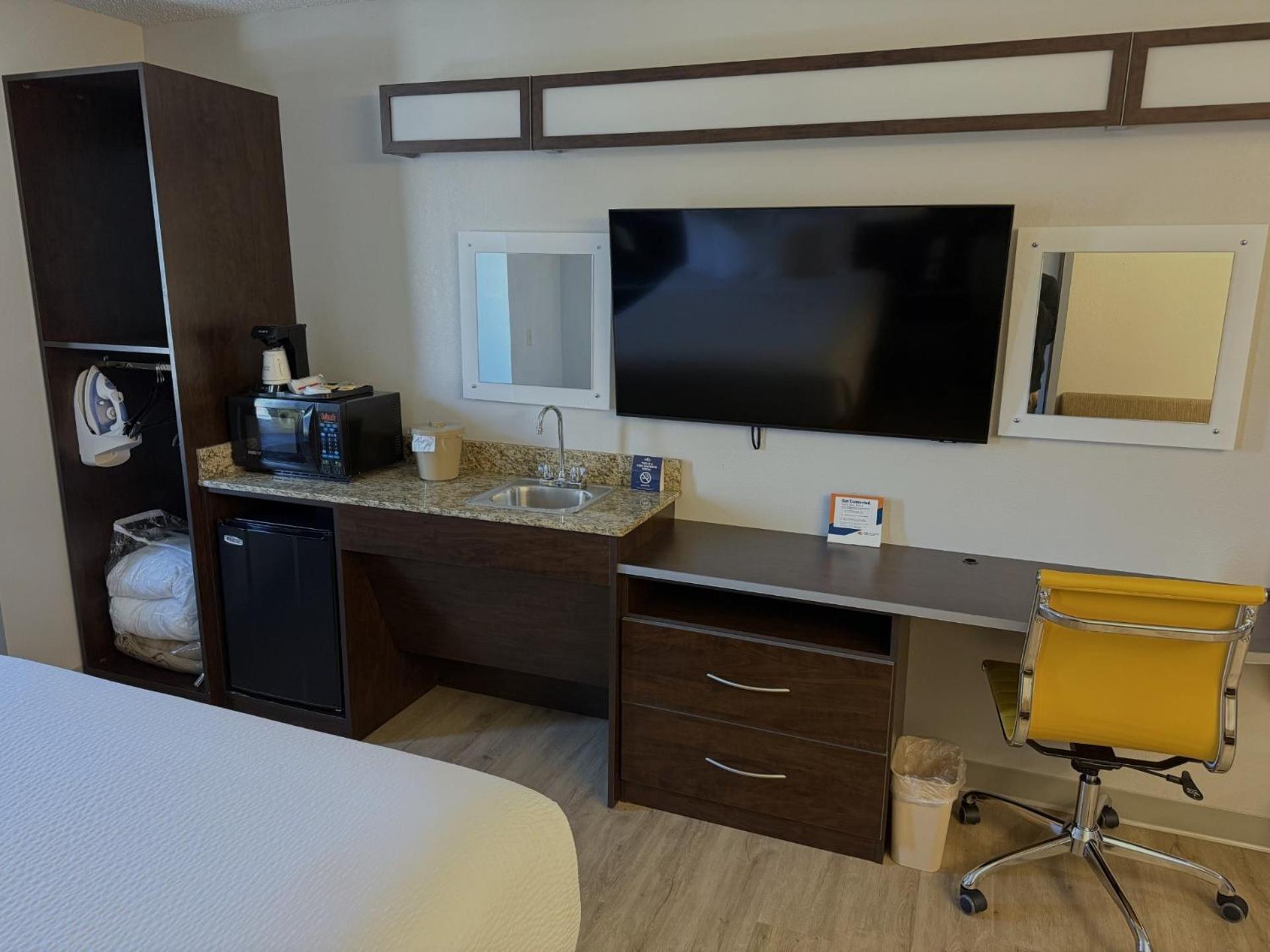 Microtel Inn & Suites By Wyndham Wheeling At The Highlands Triadelphia Extérieur photo