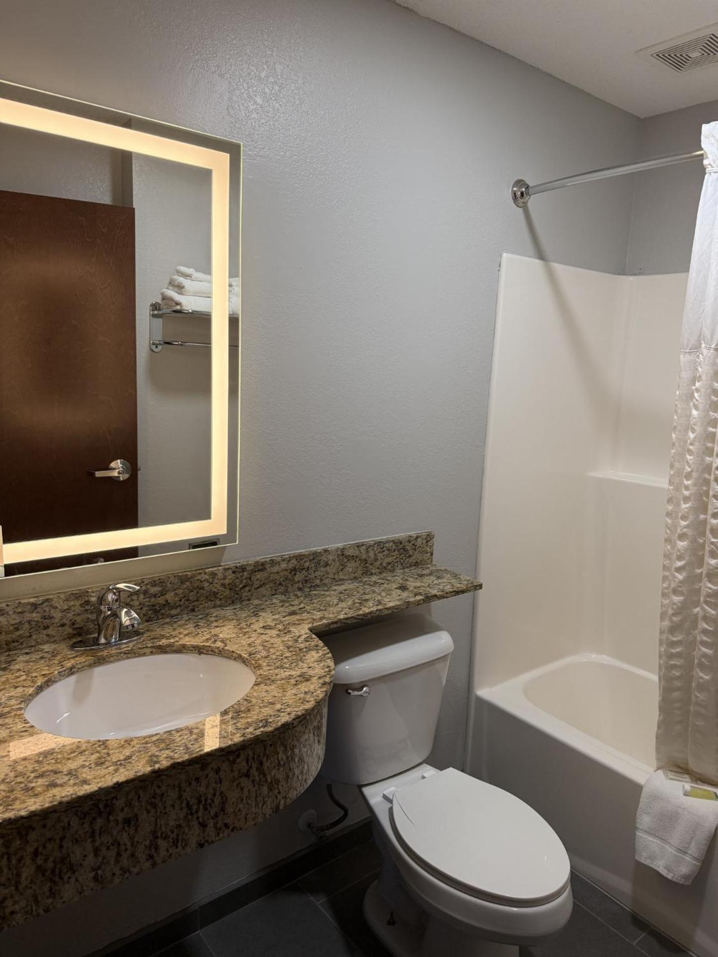 Microtel Inn & Suites By Wyndham Wheeling At The Highlands Triadelphia Extérieur photo