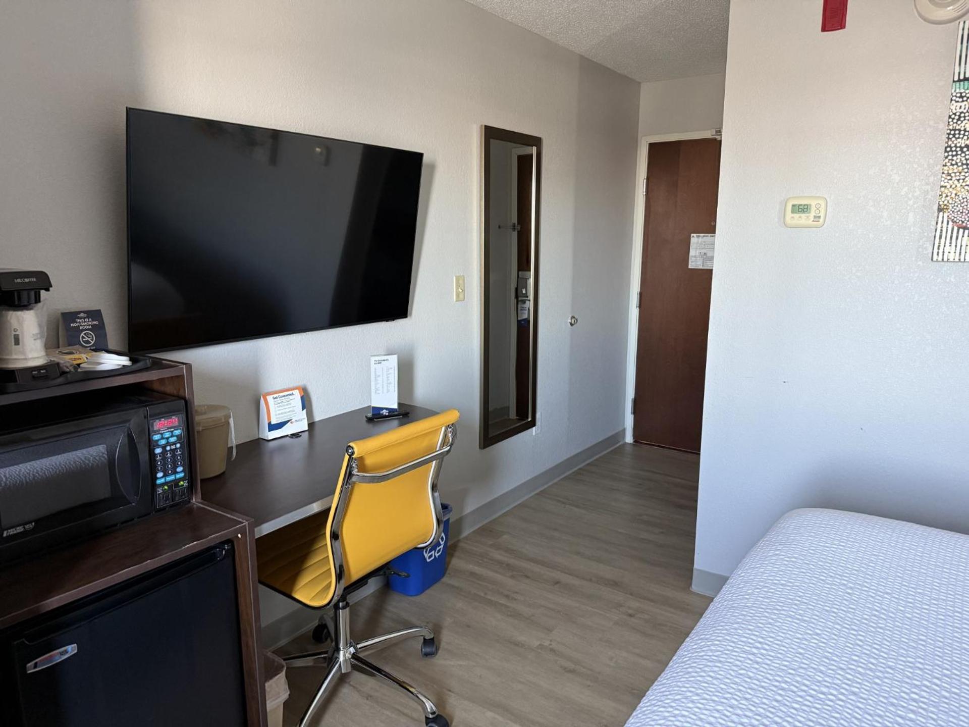 Microtel Inn & Suites By Wyndham Wheeling At The Highlands Triadelphia Extérieur photo