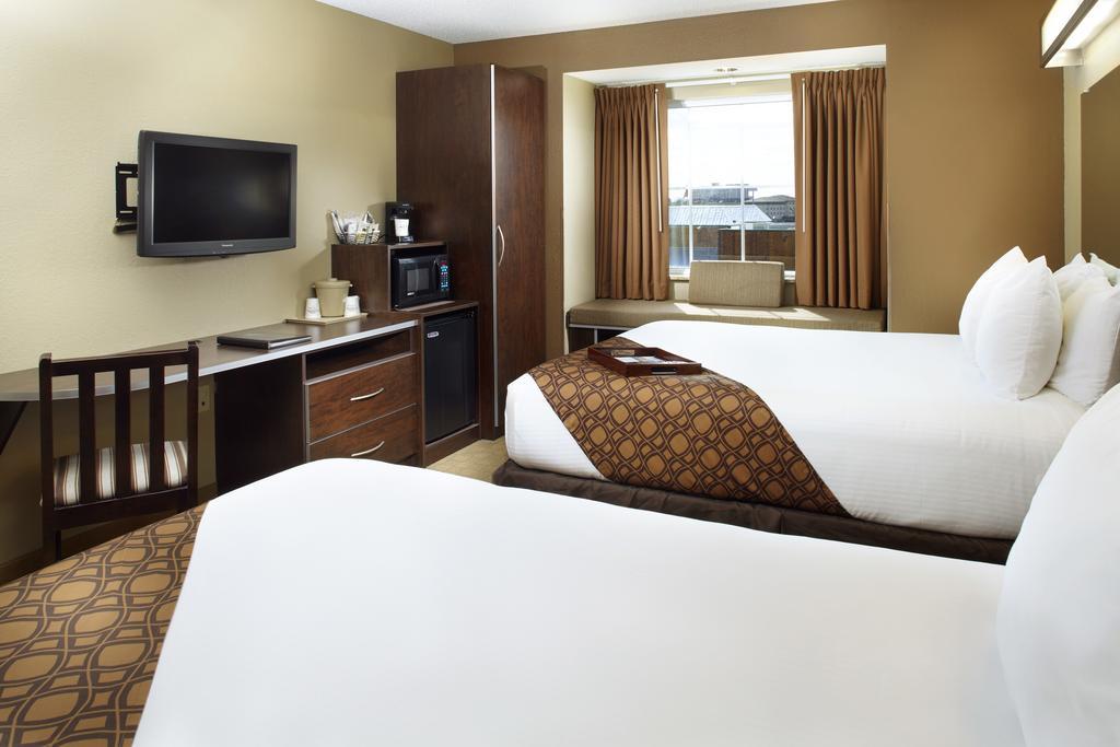 Microtel Inn & Suites By Wyndham Wheeling At The Highlands Triadelphia Extérieur photo