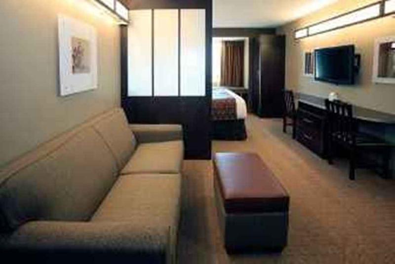 Microtel Inn & Suites By Wyndham Wheeling At The Highlands Triadelphia Extérieur photo